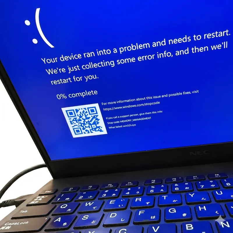 英語のエラーメッセージが表示されたブルースクリーン