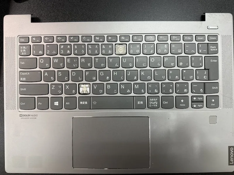 キーが外れて効かなくなったノートパソコンのキーボード